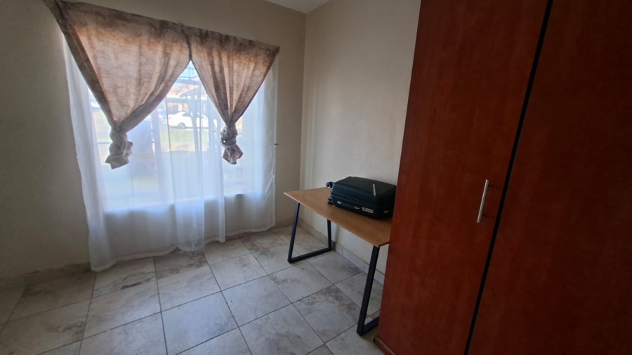 To Let 3 Bedroom Property for Rent in Waterval East North West